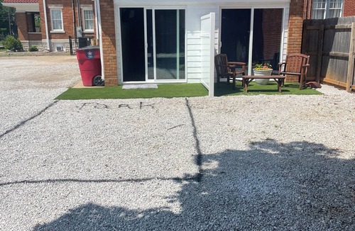 Walnut Street Apartment | Charming one bedroom apartment near MSU and downtown