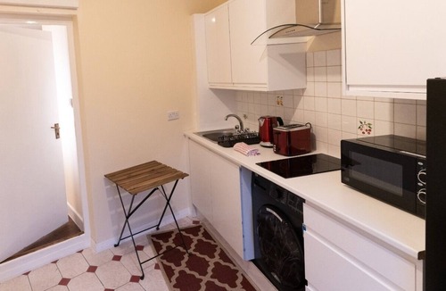 Alibon Apartment | Charming One Bedroom Apartment