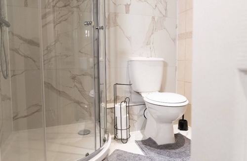 Alibon Apartment | Charming One Bedroom Apartment