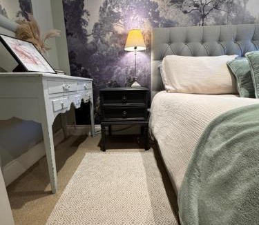 Mapledurwell House | Charming one bedroom cottage