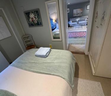 Mapledurwell House | Charming one bedroom cottage