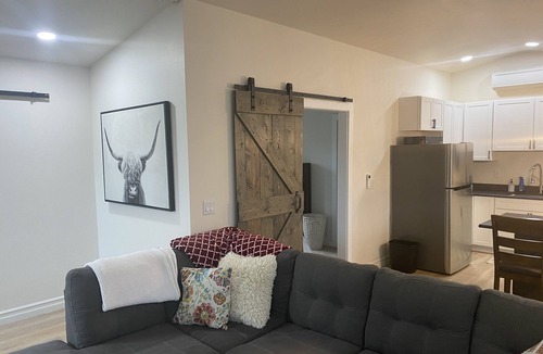 Aurora Apartment | Charming One-Bedroom Deck Apartment