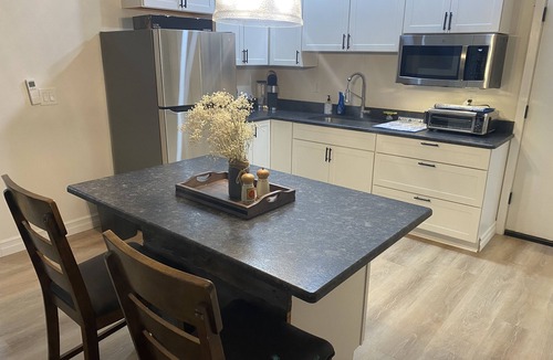 Aurora Apartment | Charming One-Bedroom Deck Apartment