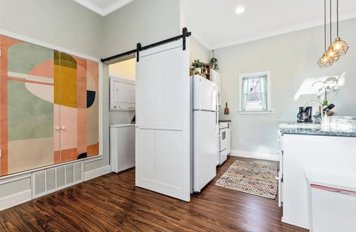 East Riverside House | Charming One Bedroom East Riverside Cottage