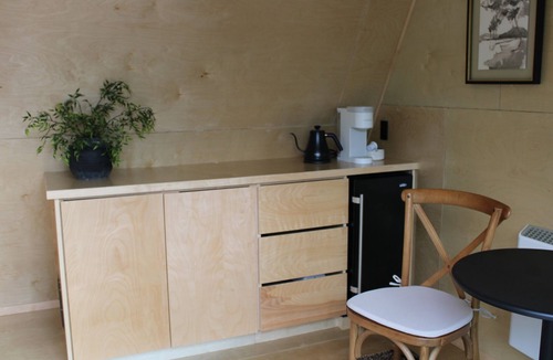 Alexandria Cottage | Charming one bedroom cottage.