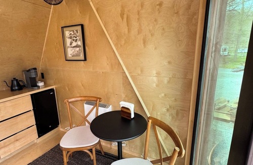 Alexandria Cottage | Charming one bedroom cottage.