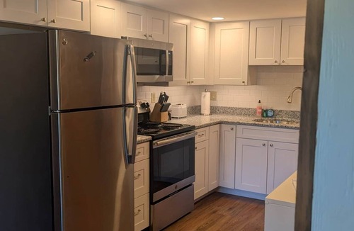 New Haven Apartment | Charming one bedroom just minutes to Middlebury!