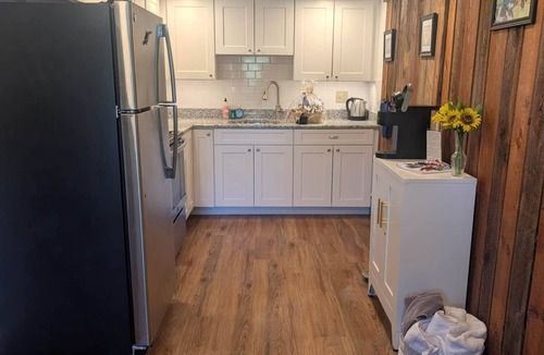 New Haven Apartment | Charming one bedroom just minutes to Middlebury!