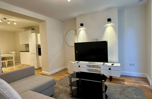 Westbourne Apartment | Charming OneBedroom Sutherland Ave Central LondonE