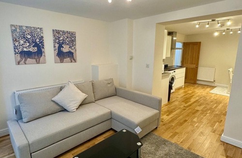 Westbourne Apartment | Charming OneBedroom Sutherland Ave Central LondonE