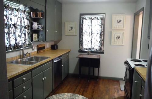 Palisade House | Charming Orchard Farmhouse