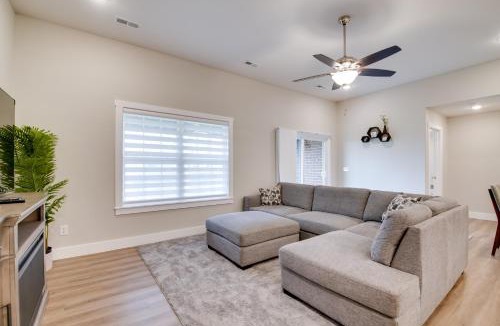 Ozark House | Charming Ozark Abode with Yard and Pool Access