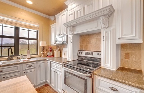 Ponce De Leon House | Charming Ozark Farmhouse Located Between Springfield and Branson, MO
