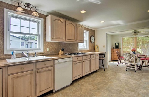 Davis Wharf House | Charming Painter Home w/Chesapeake Bay Views