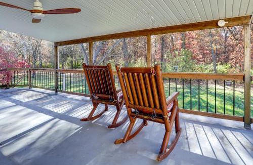 Paris House | Charming Paris Home w/Porch: Hunt + Unwind!