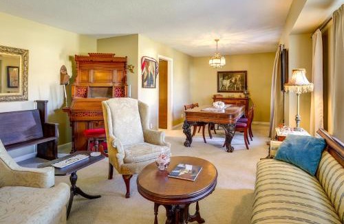 Paris House | Charming Paris Home w/Porch: Hunt + Unwind!