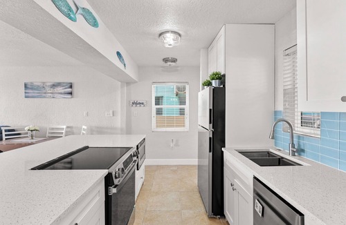 Pass-a-Grille Historic District Condo | Charming Pass-a-Grille beachfront condo, St. Pete Beach, heated pool, laundry