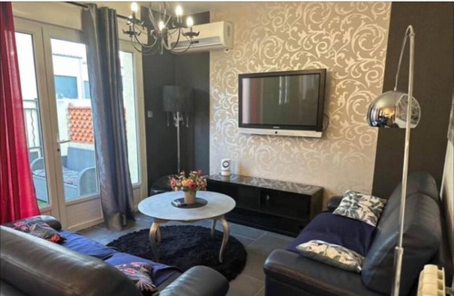 Lespignan House | CHARMING PAVILION 10 minutes from the beach.