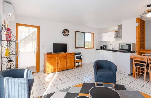 Foulquines Villa | Charming pavilion with solarium, pool, and parking in Narbonne-Plage