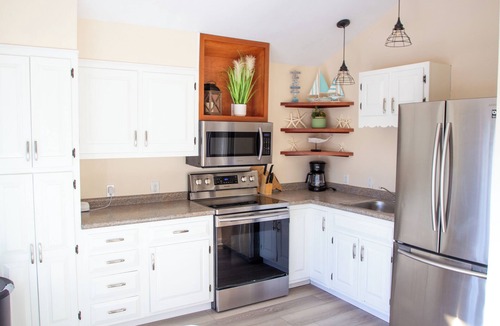 Cape Neddick Cottage | Charming, Peaceful Cottage steps to Cape Neddick Beach