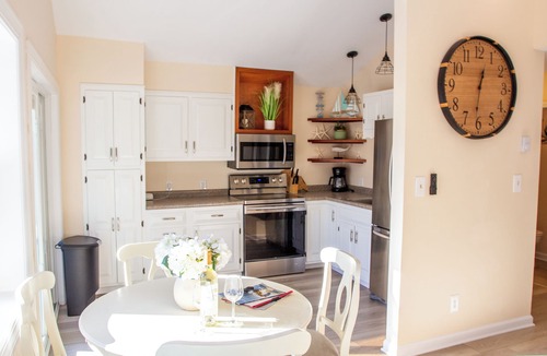 Cape Neddick Cottage | Charming, Peaceful Cottage steps to Cape Neddick Beach