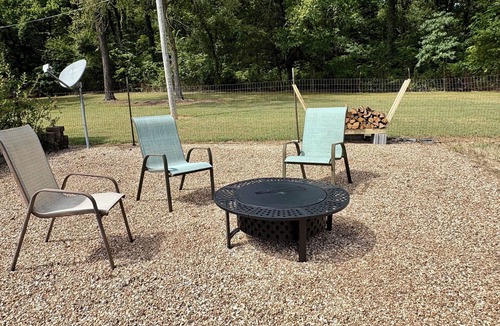 Pineville House | Charming, peaceful house in Pineville. Quiet setting only minutes to Elk River