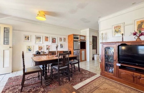 Parkes Apartment | Charming peaceful two-bedroom apartment