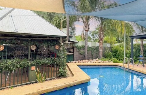 Parkes Apartment | Charming peaceful two-bedroom apartment