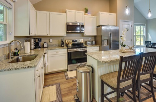 Pendleton House | Charming Pendleton Retreat ~ 5 Mi to Clemson!