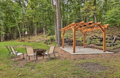 Pentwater House | Charming Pentwater Home w/Fire Pit & Yard!