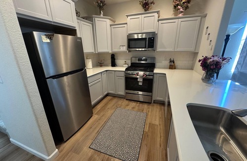 Southeast Colorado Springs House | Charming pet friendly mountain views . Hottub included
