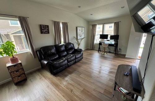 Southeast Colorado Springs House | Charming pet friendly mountain views . Hottub included