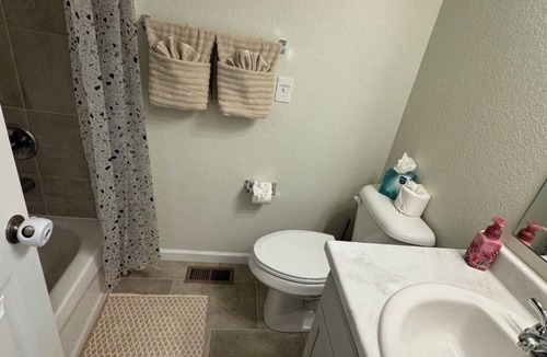 Southeast Colorado Springs House | Charming pet friendly mountain views . Hottub included
