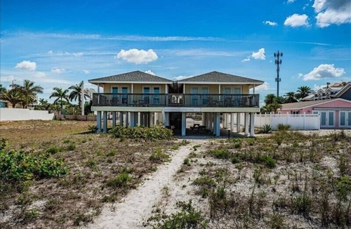 Indian Shores House | Charming Pet Friendly Beach Front Cottage with Unobstructed Sunset Views!