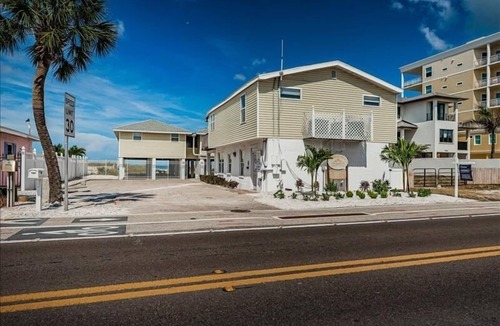 Indian Shores House | Charming Pet Friendly Beach Front Cottage with Unobstructed Sunset Views!