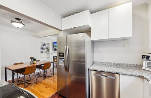 Wolfe Park House | Charming Pet-Friendly 2BR Duplex Haven
