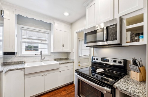 Wolfe Park House | Charming Pet-Friendly 2BR Duplex Haven