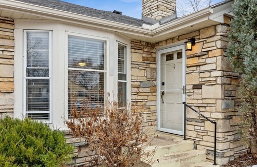 Wolfe Park House | Charming Pet-Friendly 2BR Duplex Haven