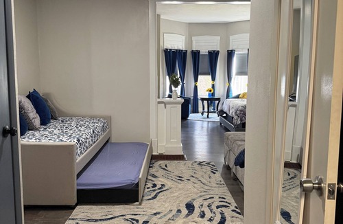 Belleville Bed & Breakfast | Charming pet friendly bed & breakfast with Washer/Dryer and King size Bed