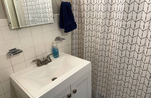 Belleville Bed & Breakfast | Charming pet friendly bed & breakfast with Washer/Dryer and King size Bed
