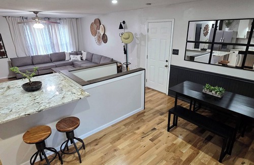 St. Peters House | Charming, Pet friendly, Long stay discounts, 6 miles to Convention Center