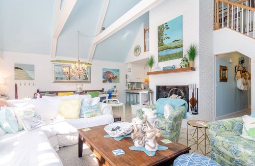 Wrightsville Beach House | Charming pet-friendly cottage w upscale amenities!