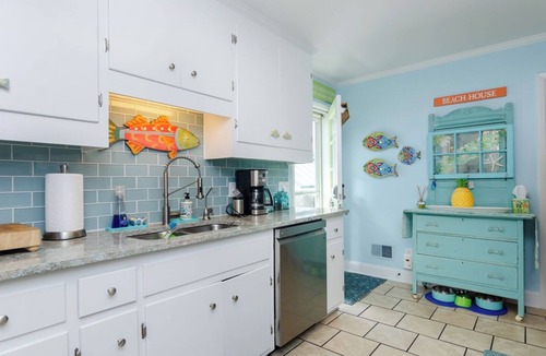 Wrightsville Beach House | Charming pet-friendly cottage w upscale amenities!