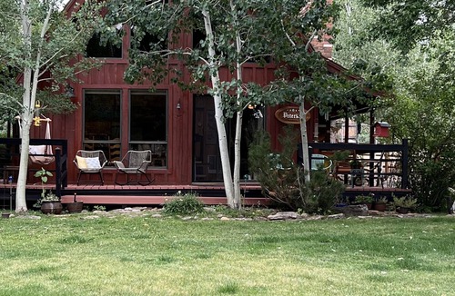 Pine Valley Cabin | Charming Petersen Cottage Rustic Luxury