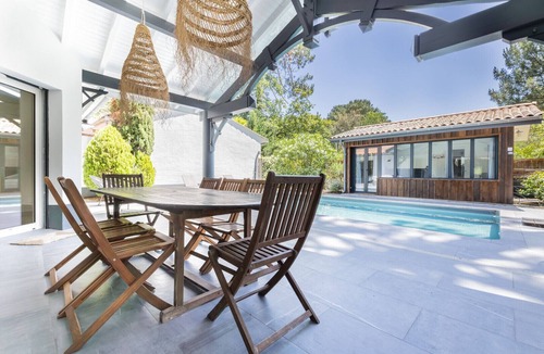 Pyla-sur-Mer Villa | Charming Pine Forest Villa ★ 4 Bedrooms Walk to Pyla Beach