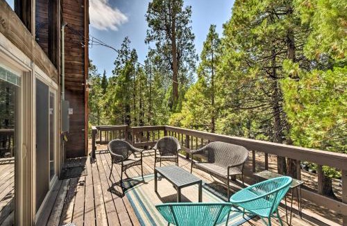 Strawberry House | Charming Pinecrest Cabin with Private Deck