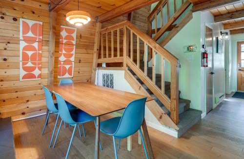 Strawberry House | Charming Pinecrest Cabin with Private Deck