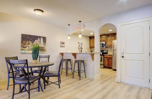 West Plaza Condo | Charming Plaza 2-bedroom condo in delightful Kansas City.