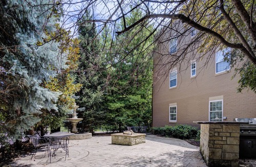 West Plaza Condo | Charming Plaza 2-bedroom condo in delightful Kansas City.