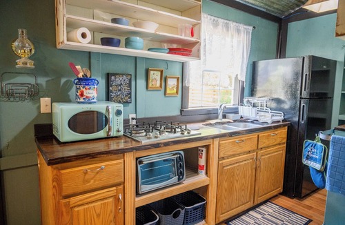 Ingleside Cabin | Charming Pondside tiny home in enjoyable Ingleside. Just minutes from the beach